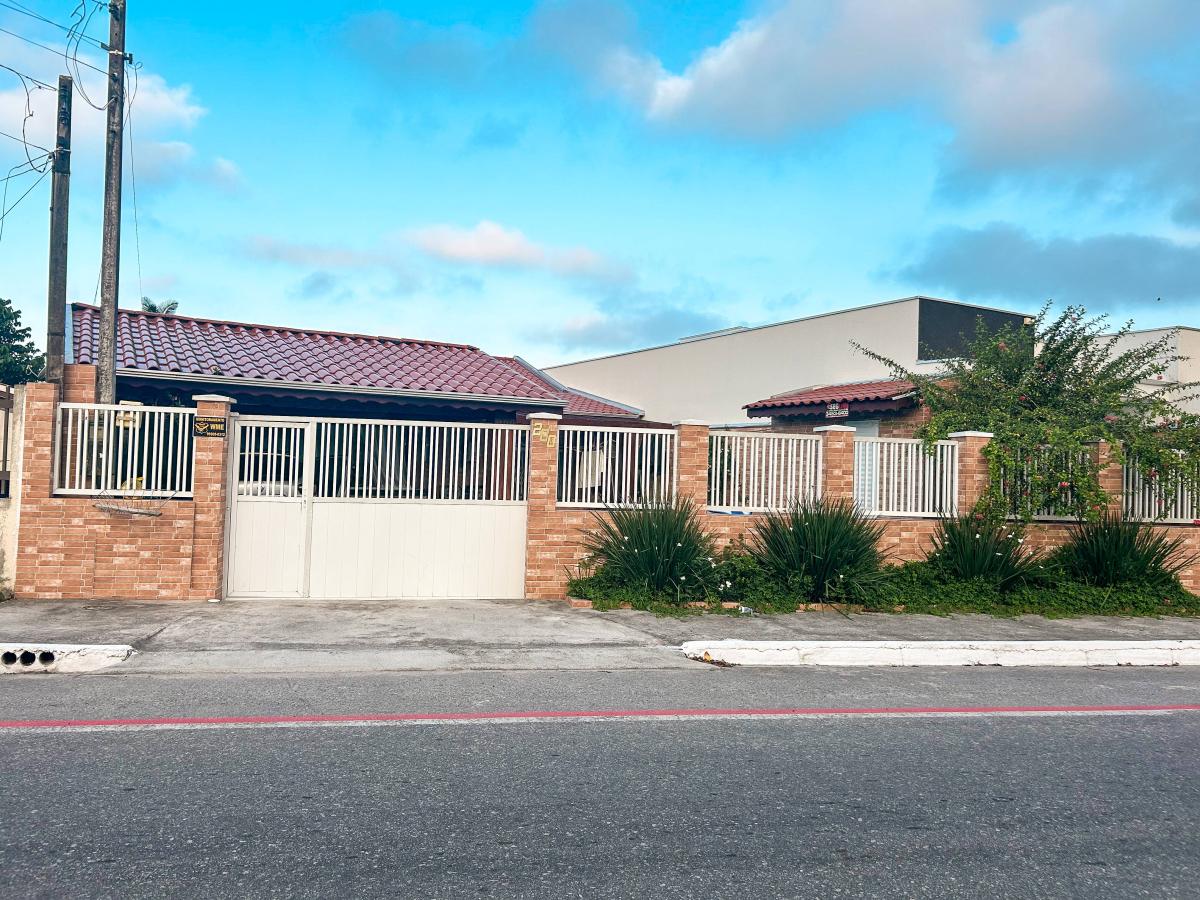 Casa à venda em Matinhos, Bom Retiro, com 3 quartos, 250m² - Aconchego Imóveis