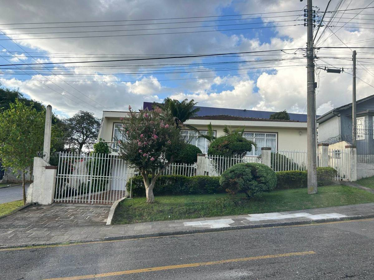 Casa à venda com 3 quartos, 256,04m² - Ahú,Curitiba